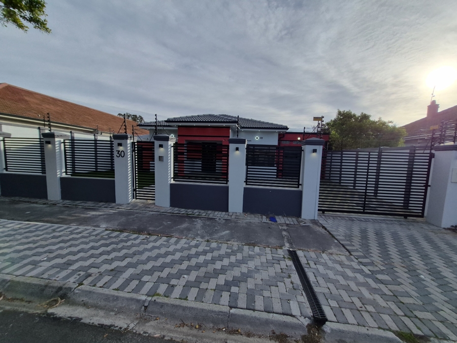 To Let 3 Bedroom Property for Rent in Crawford Western Cape